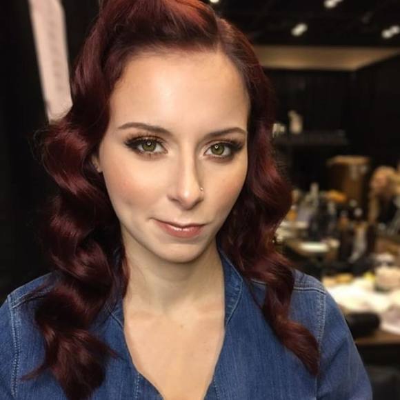 Meet your Posher, Kayley - Picture 1 of 1